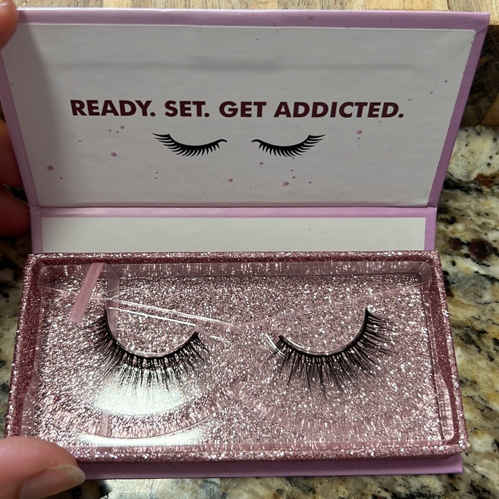 🌙🍭They’re Real I Swear Lashes Lashaholic